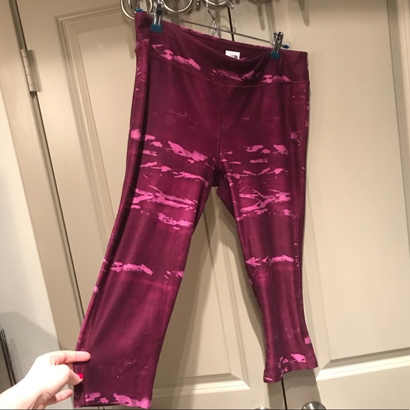 The North Face Sz L Pink Camo Workout Leggings The North Face Sz L Pink Camo Workout Leggings